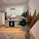 Maison Ferro Мантон